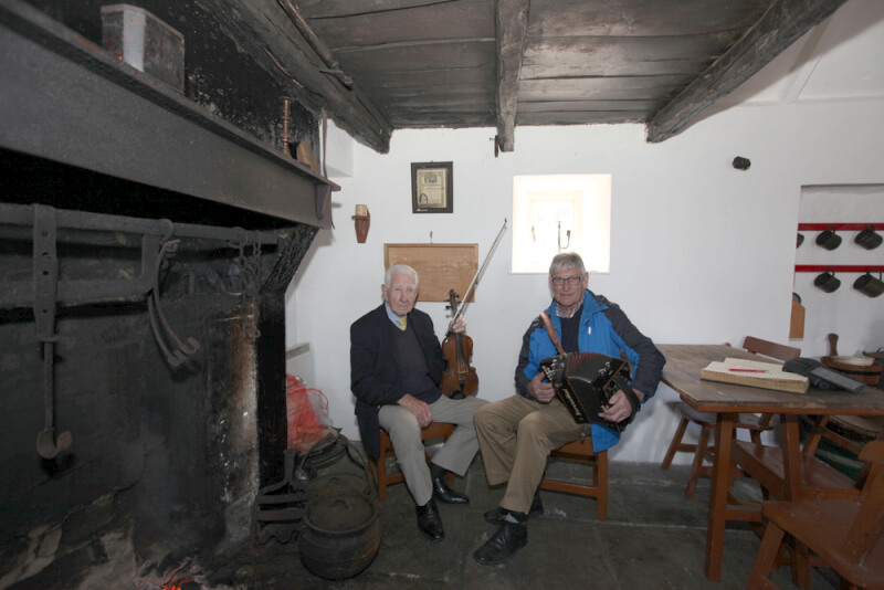 Traditional Irish Music played by Ben Lennon Jim Connolly